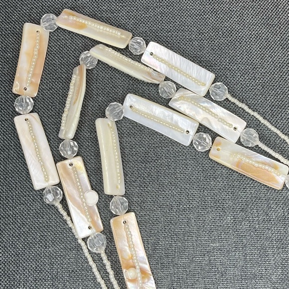 ⭐️ Cute cream coloured necklace - Picture 6 of 7